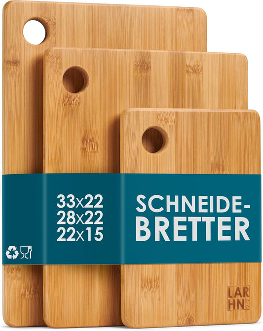 Schneidebrett Holz (3er Set) - 3 Extra Dicke Bambus-Schneidebretter - 33 x 22 cm / 28 x 22 cm / 22 x 15 cm - Die Perfekte Holzbrett Küche, Brotbretter und Servierbretter - von LARHN